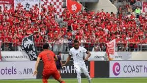 詹姆斯高效29分末节收割比赛，湖人险胜76人迎关键胜利