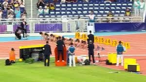 湿润牌面（如Q-J-9同花）中的高风险博弈：该进攻还是控池？（湿润牌面（如Q-J-9同花）的高波动抉择：施压进攻还是控制底池？）